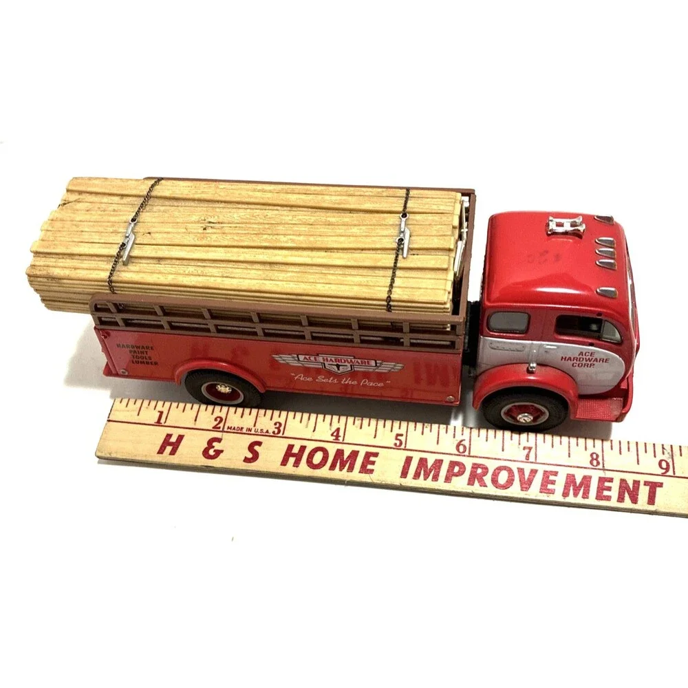VTG 1ST Gear Ace Hardware 1953 White 3000 Stake Body with lumber 1:34 scale 1996